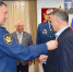 19 февраля начальник Владимирского юридического института ФСИН России генерал-майор внутренней службы Сергей Бабурин вручил медаль «За отличие в труде» ветерану института, полковнику внутренней службы в отставке Федору Зезюлину. - ВЮИ ФСИН