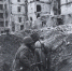 Красноармейцы пробираются к дому Павлова. Архивная фотография - Научная библиотека