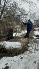 Во Владимире спасатели поискового отряда извлекли пострадавшего бездомного из камеры теплотрассы