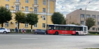 Во Владимире легковой автомобиль лоб в лоб столкнулся с автобусом - Комсомольская правда