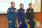 В ПРЕДДВЕРИИ ДНЯ ОТЦА В ГОСУДАРСТВЕННОЙ ДУМЕ ЧЕСТВОВАЛИ МНОГОДЕТНОГО ОТЦА – ВОЕННОСЛУЖАЩЕГО РОСГВАРДИИ