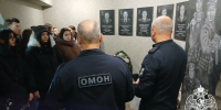 Офицеры ОМОН «Невский» провели урок мужества для студентов колледжа - Росгвардия