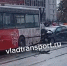 Автомобиль Skoda на полном ходу врезался в автобус - Zebra-TV.Ru