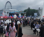 В Центральном парке более 1500 владимирских старшеклассников услышали «Последний звонок»