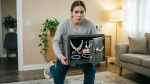 20-летняя девушка подарила аферистам сейф матери с деньгами и золотом на 5 миллионов